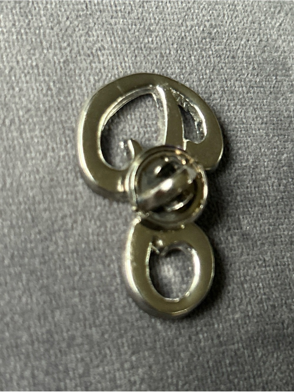 Rhinestone Script Letter 'P' Pin - Picture 2 of 3